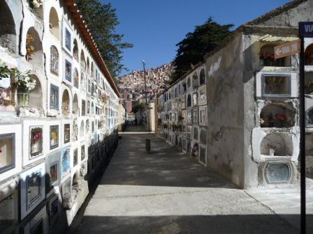 La Paz caveaux en hauteur.JPG